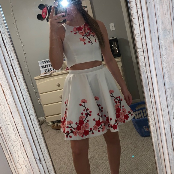 Dress - Picture 5 of 5